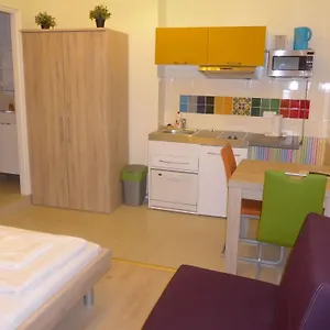 מלון דירות Amber Gardenview Studios, בודפשט